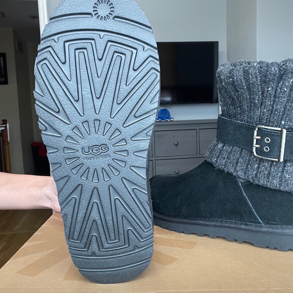 Brand new UGG SIZE 6 - Picture 5 of 6